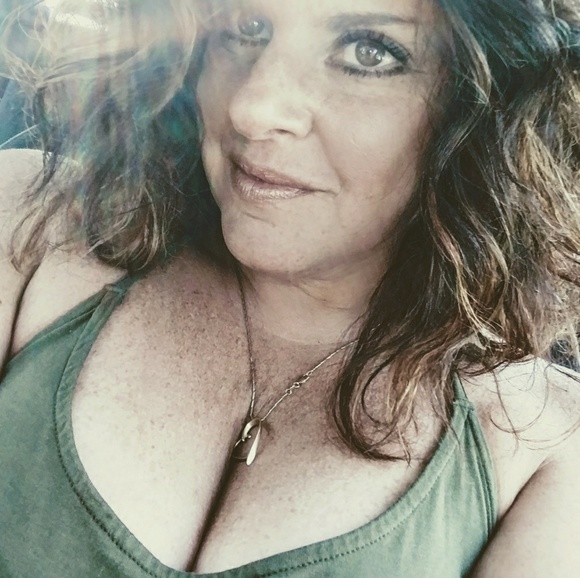 Meet your Posher, Dana - Picture 2 of 2